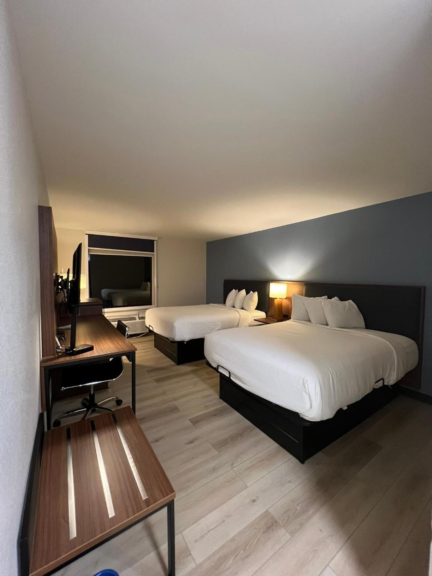 Wingate By Wyndham Dublin Near Claytor Lake State Park Exterior foto
